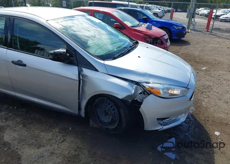 2018 Ford Focus S z USA, uszkodzony, nr VIN 1FADP3E28JL209534
